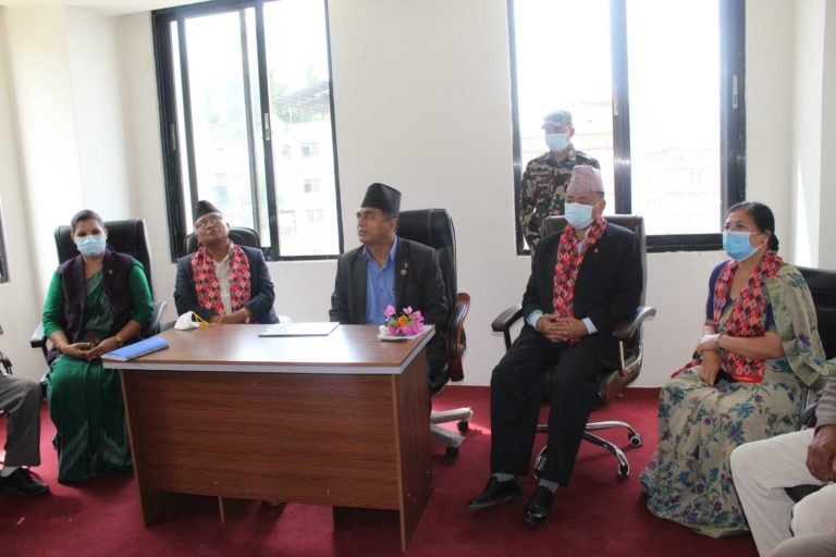 भौतिक पूर्वाधार तथा यातायात मन्त्री वसन्त कुमार नेम्वाङद्वारा कीर्तिपुर नगरपालिकाको निरिक्षण